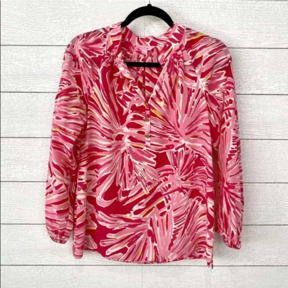 Lilly top new without tags ! Beautiful
